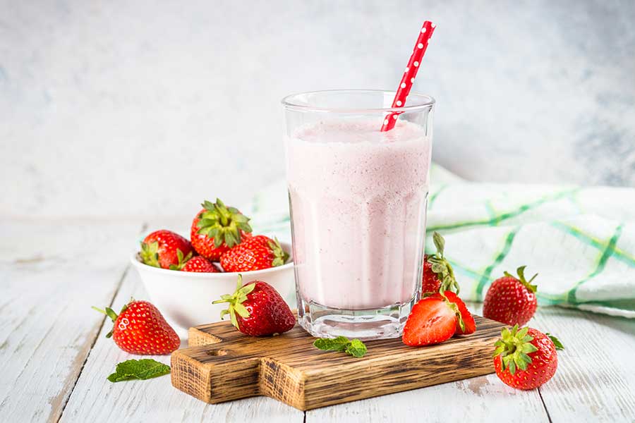 strawberry smoothie with apple juice